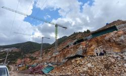 Alanya’da ilk yağmurla TOKİ şantiyesi alarm verdi: Mahalleden acil çağrı