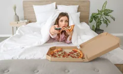 Gece geç saatlerde yemek yiyenler dikkat: Metabolizmayı olumsuz etkileyebilir