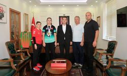 Alanya’nın minik şampiyonuna Kaymakam Öztürk’ten tebrik