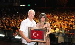 Alanya’da 30 Ağustos coşkusu Gülşen konseriyle zirveye çıktı