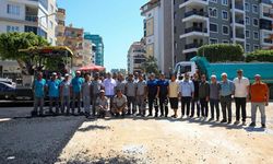 Başkan Özçelik Mahmutlar'da çalışmaları inceledi