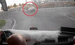 Otomobil kaldırıma daldı: Anne ve 2 çocuğuna çarptı