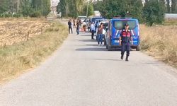 Aile kavgası kanlı bitti: Ayırmak isteyen genç hayatını kaybetti