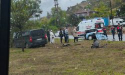 Yalova-Bursa yolunda feci kaza: Otomobil ikiye bölündü, 1 ölü 4 yaralı