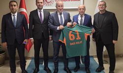 Alanyaspor yönetiminden Ankara çıkarması: Bakan Yardımcısı Bulut’a özel forma