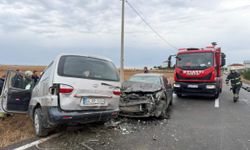 Otomobil ile minibüs çarpıştı: 2’si çocuk 6 yaralı