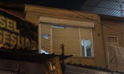 Antalya’da iki iş yeri alevlere teslim oldu