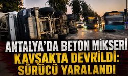Antalya'da beton mikseri kavşakta devrildi: Sürücü yaralandı