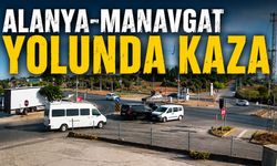 Alanya-Manavgat yolunda iki otomobil çarpıştı: Kaza kamerada