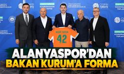 Alanyaspor'dan Bakan Murat Kurum'a özel forma takdimi