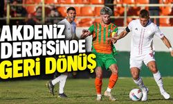 Alanyaspor öne geçtiği Akdeniz derbisinde Antalyaspor'a 2-1 yenildi