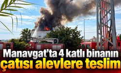 Manavgat’ta 4 katlı binanın çatısı alevlere teslim
