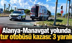 Alanya-Manavgat yolunda tur otobüsü kazası: 3 yaralı
