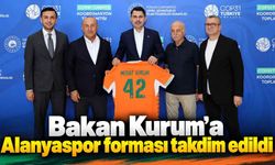 Bakan Kurum’a Alanyaspor forması takdim edildi