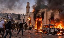 Batı Şeria'da İsrailli Yerleşimcilerden Camiye Saldırı! Araç da Ateşe Verildi