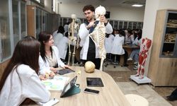 ALKÜ’lü akademisyenden dikkat çeken uyarı: Yapay zekâ insan bedeninin yerini tutamaz