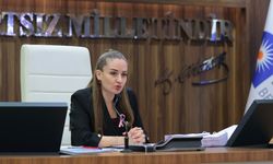 Antalya'da AK Parti'ye geçeceği iddia edilen Büşra Özdemir sessizliğini bozdu!