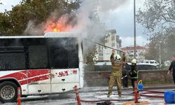 Seyir halindeki halk otobüsü alev alev yandı