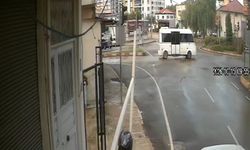 Kuryenin başına boru düştü! Kaskı hayatını kurtardı