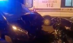 İki otomobil kafa kafaya çarpıştı: 2'si ağır 4 yaralı