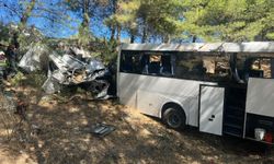 Aydın’da tur otobüsü ile minibüs uçuruma yuvarlandı: 2 ölü, 9 yaralı