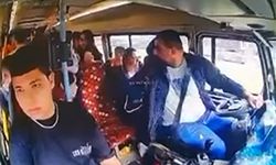 Yolcularla konuşan minibüs şoförü önündeki dolmuşa çarptı