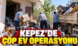Kepez'de çöp ev operasyonu: 8 kamyon atık çıkarıldı