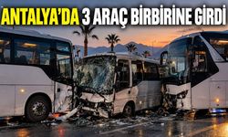 Antalya'da tur midibüsü ile 2 otobüs çarpıştı: 10 yaralı