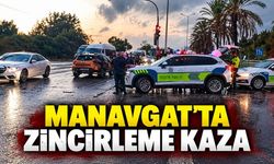 Manavgat'ta üç aracın karıştığı zincirleme kazada 2 yaralı