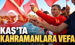 Antalya Kaş'ta Cumhuriyet'e saygı yürüyüşünde kahramanlar anıldı