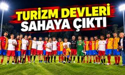 Antalya'da turizm devleri sahaya çıktı: Dostluk kazandı