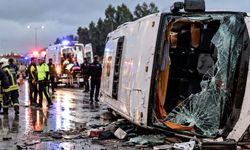 Antalya'da Korkutan Kaza! Midibüs Devrildi, 5 Kişi Yaralandı