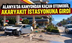 Alanya'da kamyondan kaçan otomobil akaryakıt istasyonuna girdi