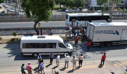 Alanya tatili biten turistlerin panik anları! Turistleri havalimanına taşıyan tur otobüsü kaza yaptı