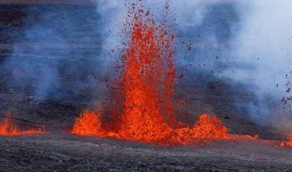 Hawaii’deki Mauna Loa Yanardağı havadan görüntülendi