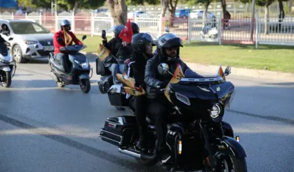 Antalya'da motosikletçilerden "kadına şiddete hayır" korteji