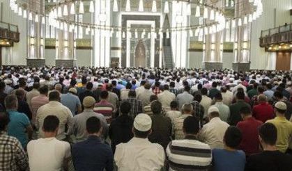 Liselilere cuma namazı izni geliyor