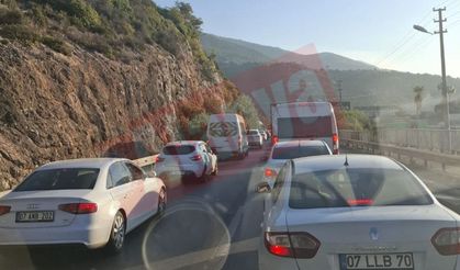 Alanya güne yine trafik keşmekeşiyle başladı