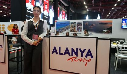 Genç gönüllü fuarda Alanya'yı tanıttı