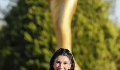 Hem yönetmenliğini hem oyunculuğunu yaptığı filmiyle Altın Portakal'da