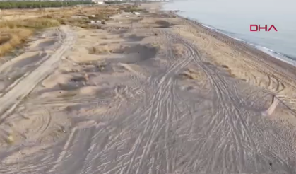 Manavgat'ta sahilden çalınan kamyon kamyon kumlar geri döküldü