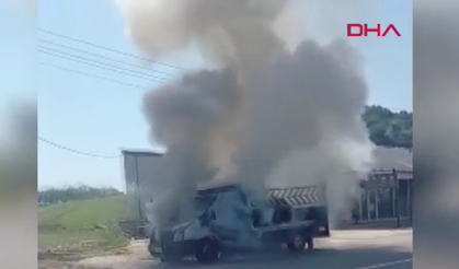 Serik’te seyir halindeki kamyonet alev aldı