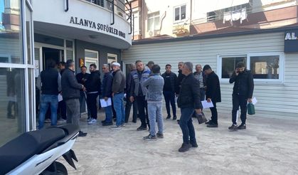 Alanya’da APP plaka kuyruğu! Sürücüler şoförler odasına akın etti