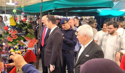 Alanya Kaymakamı Şakir Öner Öztürk’ten Mahmutlar salı pazarına ziyaret