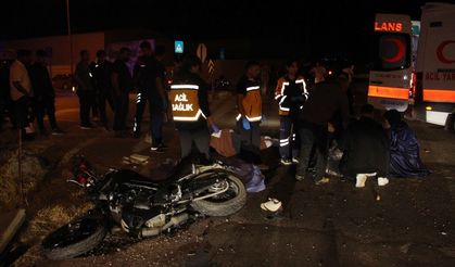 Kumluca'da motosiklet çöp kamyonuyla çarpıştı: 2 ölü