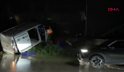 Antalya'da minibüs sulama kanalına çarptı