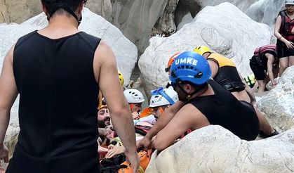 Kemer’de kanyon yürüyüşü faciaya dönüşüyordu