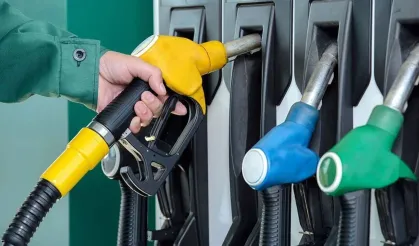 Akaryakıtta çifte indirim: Benzin ve motorin fiyatları gece yarısı düşüyor