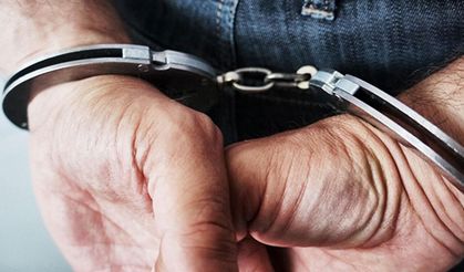 Antalya’da kuyumcuları sahte altınla dolandırdı