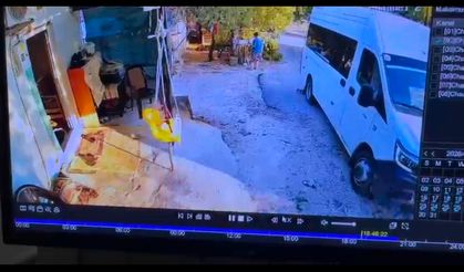 Serik'te acı olay: Babanın geri manevra yaptığı minibüs oğluna çarptı